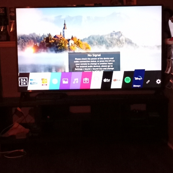 Smart TV size of TV is 75 - Picture 3 of 4